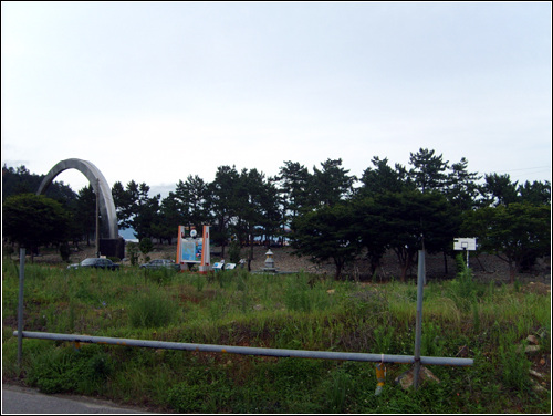 기존의 주차장으로 사용하던 곳은 황폐화되어 관광객을 쫓고 있는 실정입니다. 